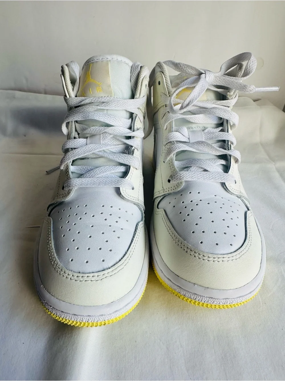 Kids Nike Air Jordan 1 Mid sneakers Size 3.5